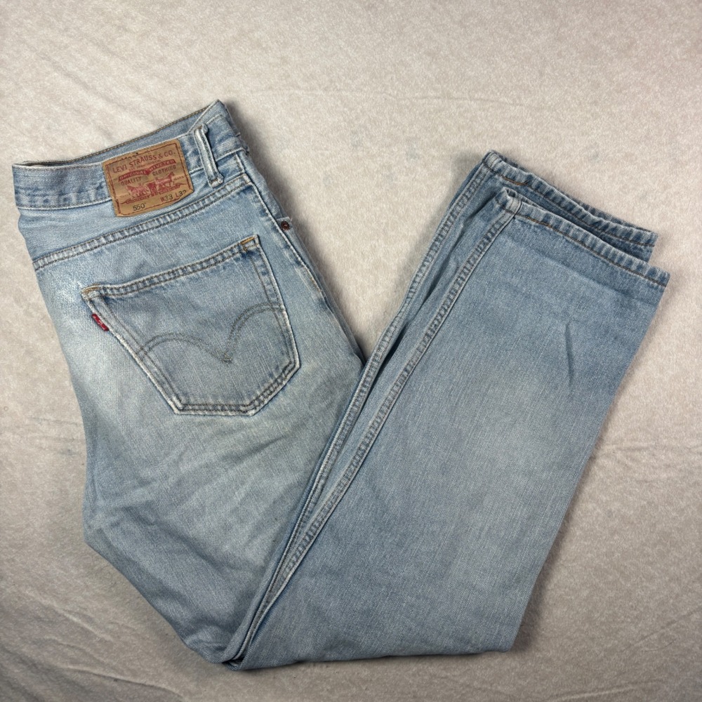 Light Blue Levi's 550 Relaxed Fit Jeans – W33 L32